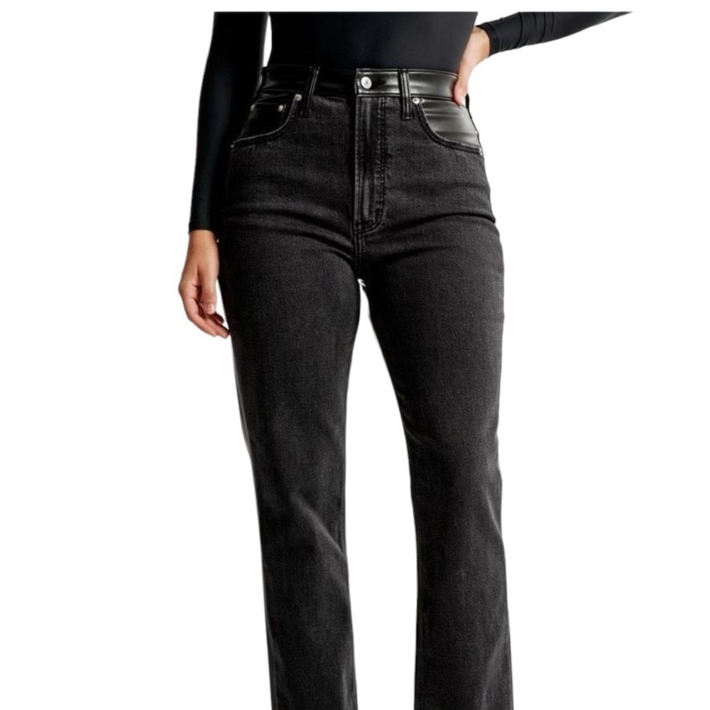 Abercrombie & Fitch The 90’s Straight Ultra High Rise Size 16 Black Faux Leather